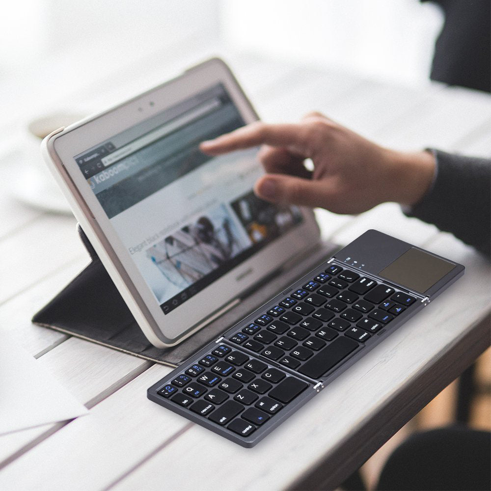 Tastatură Wireless Pliabilă Bluetooth 5.1 + 2.4G cu Touchpad Sensibil, Baterie Reîncărcabilă și Design Compact, culoare gri și silver