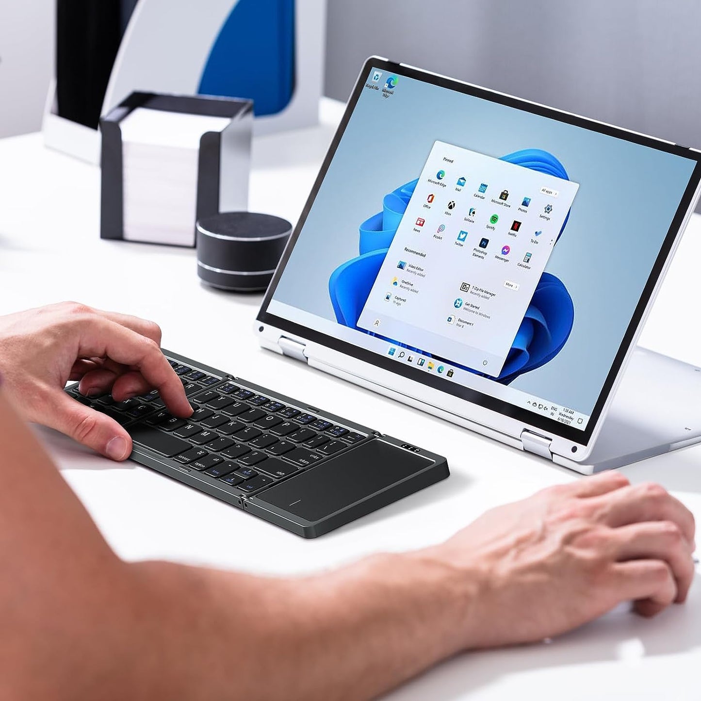 Tastatură Pliabilă Bluetooth cu Touchpad – Compatibilă iOS, Android, Windows, Mac, Ultra Compactă & Portabilă, culoare negru și silver